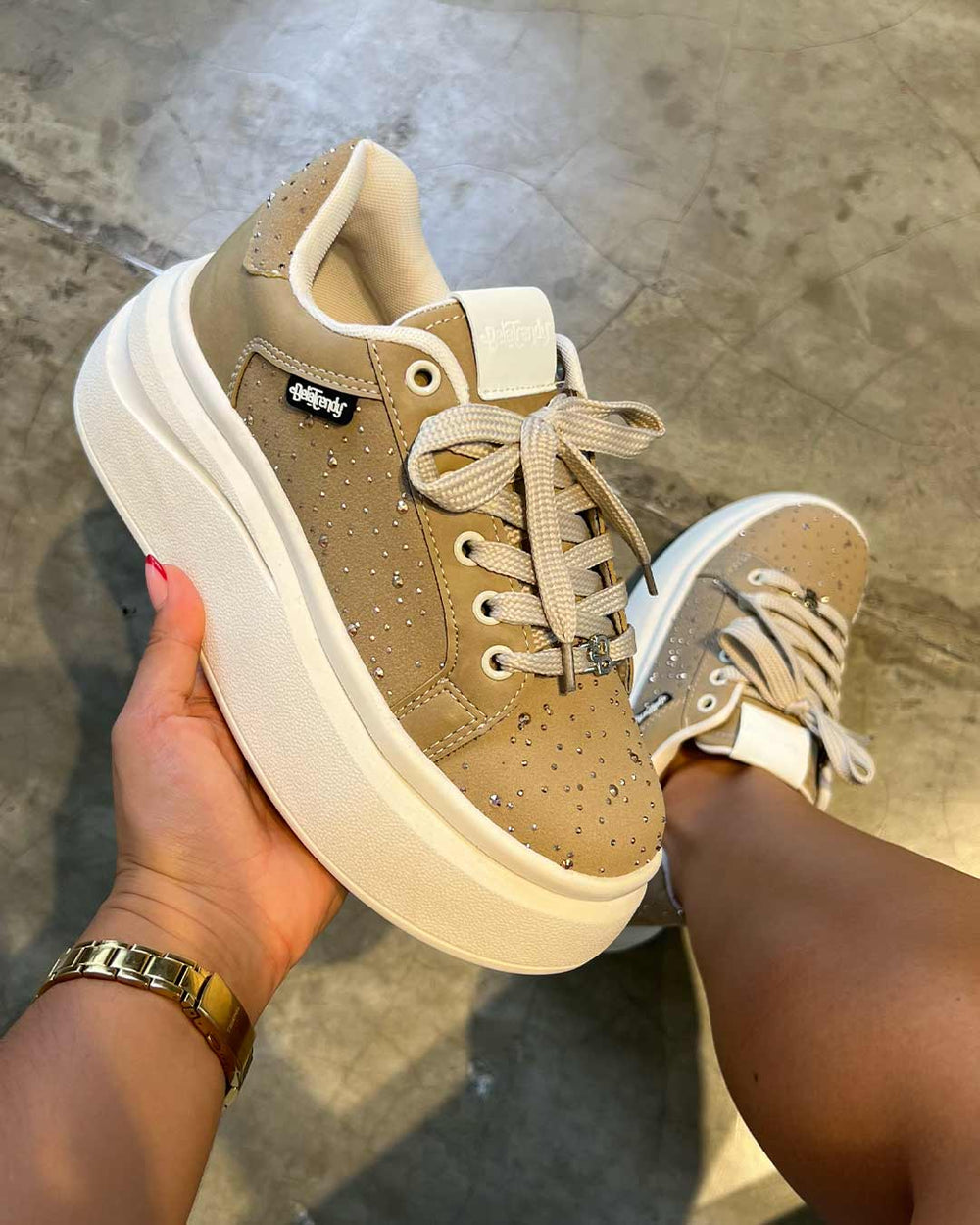 Shine Taupe puesto